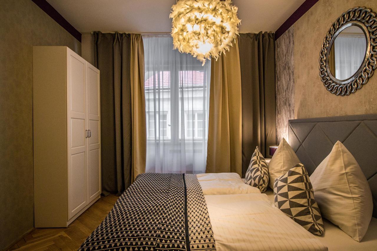 Апартаменти Unique 250m From The Charles Bridge Прага